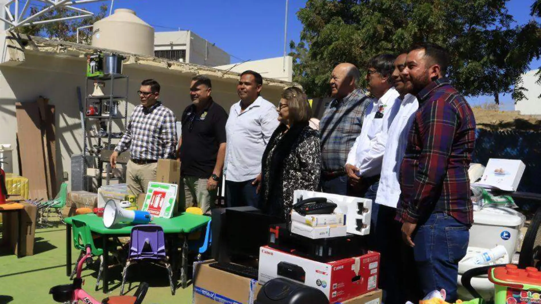 Entrega de equipo para el centro de atención infantil de CSL